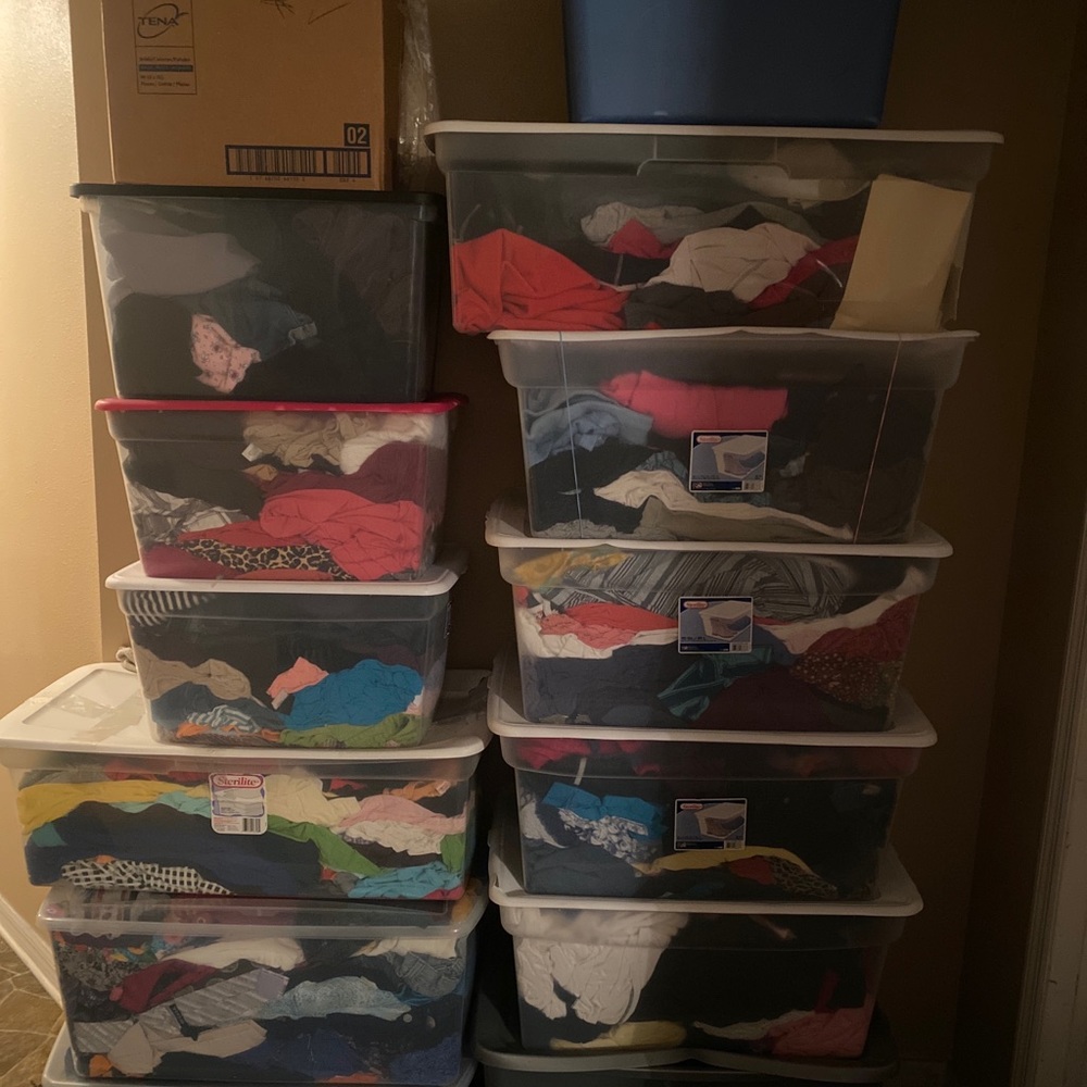 25 Pieces Of Bulk Wholesale Clothing Mostly Used Mens/Women's/Youth Good Quality